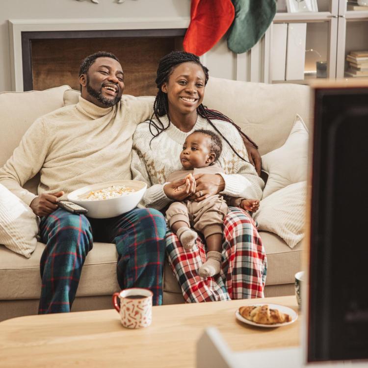 Cozy and Connected – How to Make the Most of Satellite Internet for Home Entertainment this Season